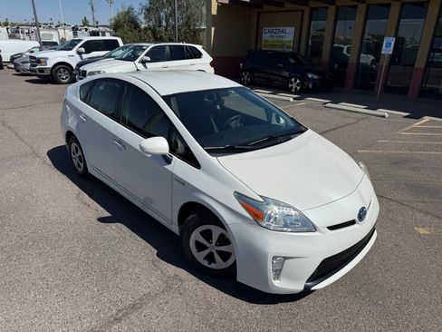 Used 2015 Toyota Prius Two FWD image 2
