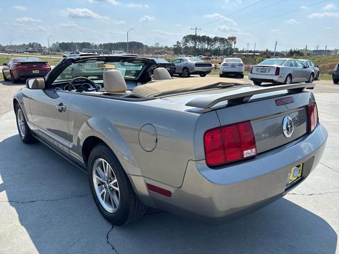 Used 2005 Ford Mustang Premium image 11