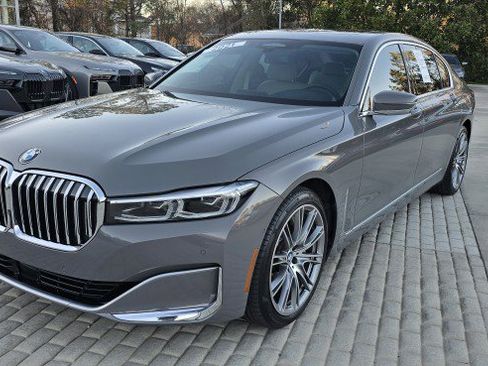 Used 2021 BMW 750i xDrive w/ Executive Package image 10