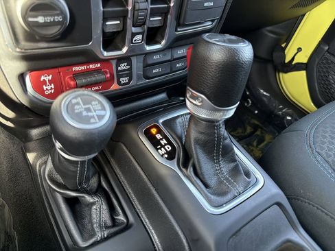 Used 2024 Jeep Wrangler Unlimited Rubicon 4xe w/ Convenience Group AWD/4WD image 28
