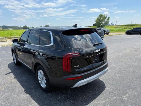 Used 2022 Kia Telluride LX AWD/4WD image 3