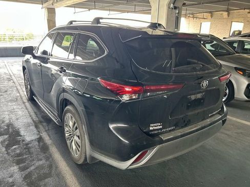 Used 2021 Toyota Highlander Platinum AWD/4WD image 2