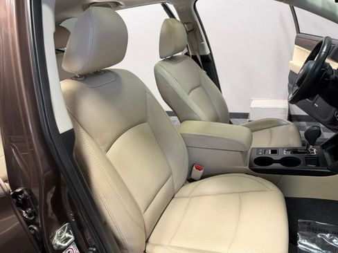 Used 2019 Subaru Outback 3.6R Limited AWD/4WD image 25