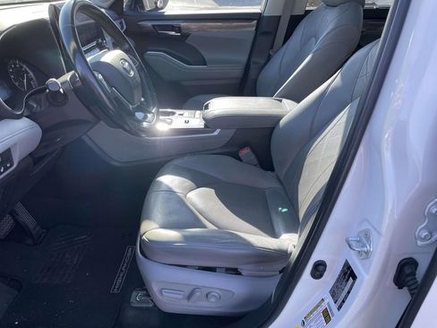 Used 2021 Toyota Highlander Platinum image 30