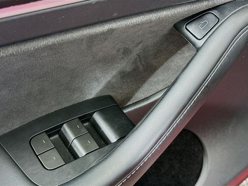 Used 2023 Tesla Model Y Performance image 16