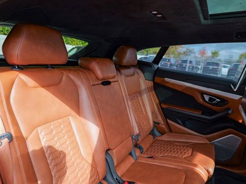 Used 2019 Lamborghini Urus Base image 33