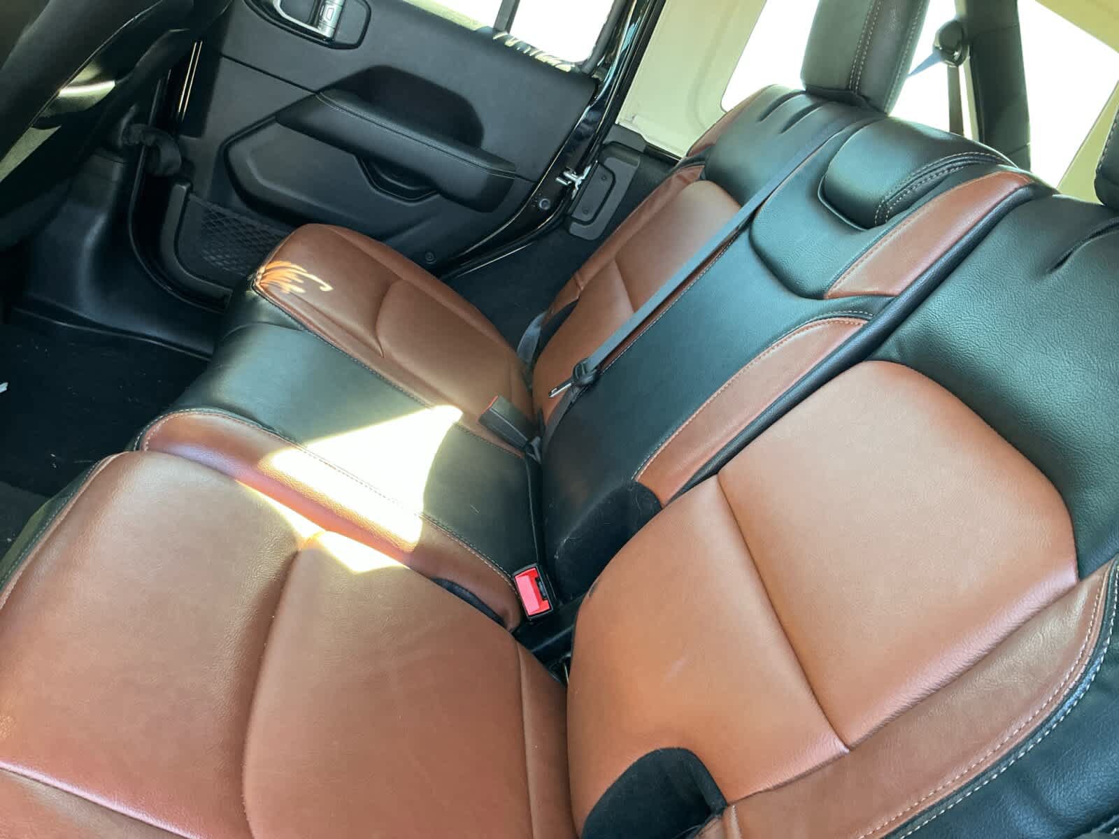 Used 2019 Jeep Wrangler Unlimited Sahara AWD/4WD image 13
