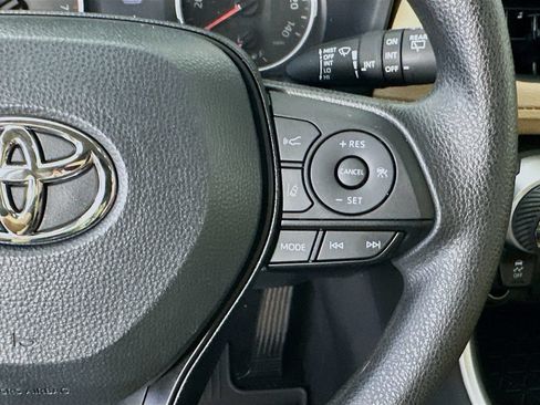 Used 2022 Toyota RAV4 XLE FWD image 22