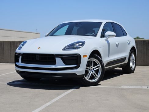 Certified 2026 Porsche Macan AWD/4WD image 1