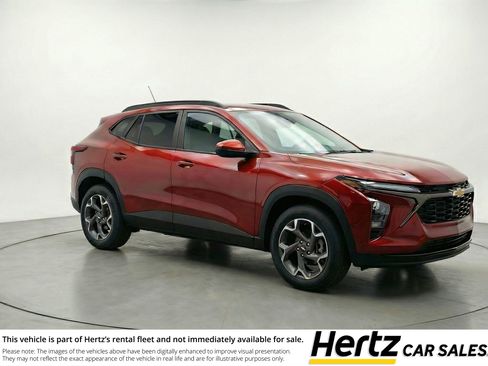 Used 2025 Chevrolet Trax LT FWD image 1