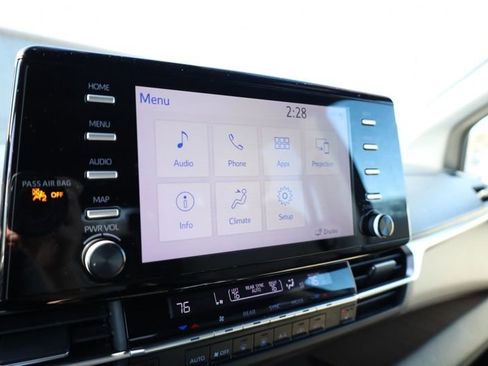 Used 2022 Toyota Sienna XLE image 17