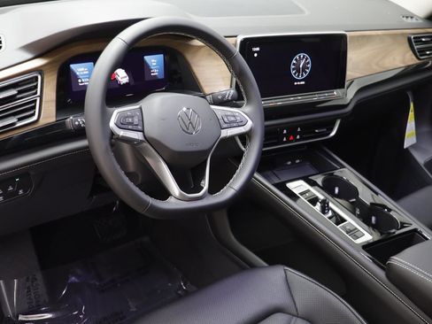 New 2026 Volkswagen Atlas SE w/ Panoramic Sunroof Package image 6