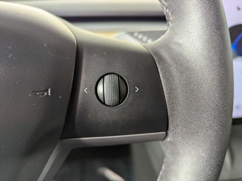 Used 2023 Tesla Model 3 Standard Range image 17