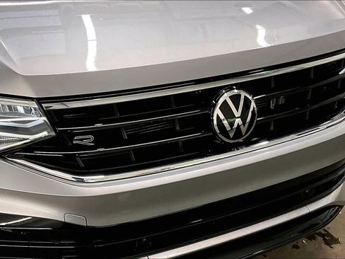 Used 2022 Volkswagen Tiguan SE R-Line image 33