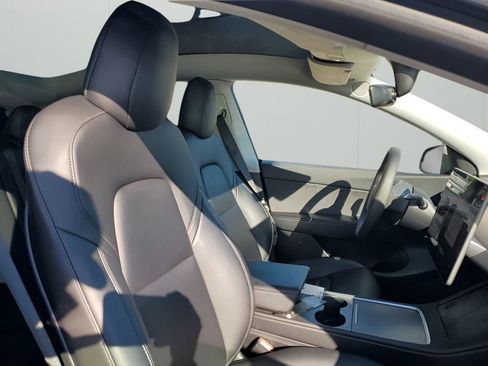 Used 2021 Tesla Model Y Long Range image 14