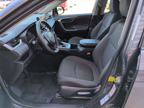 Used 2022 Toyota RAV4 LE image 11