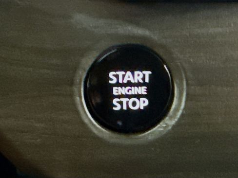 Used 2025 Nissan Murano SV image 21