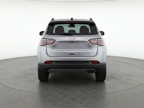 Used 2025 Jeep Compass Limited image 7