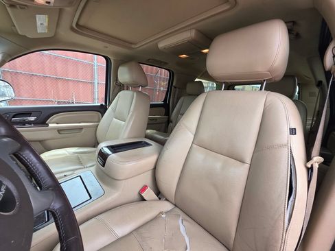 Used 2011 GMC Yukon XL Denali AWD/4WD image 6