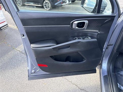 Used 2023 Kia Sorento LX image 13