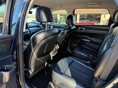 Used 2022 Kia Sorento S image 13