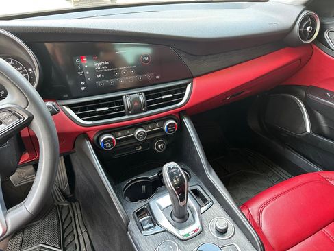 Used 2020 Alfa Romeo Giulia w/ Nero Edizione image 16