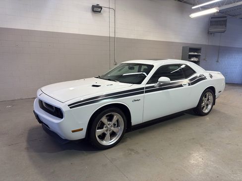 Used 2010 Dodge Challenger R/T image 3