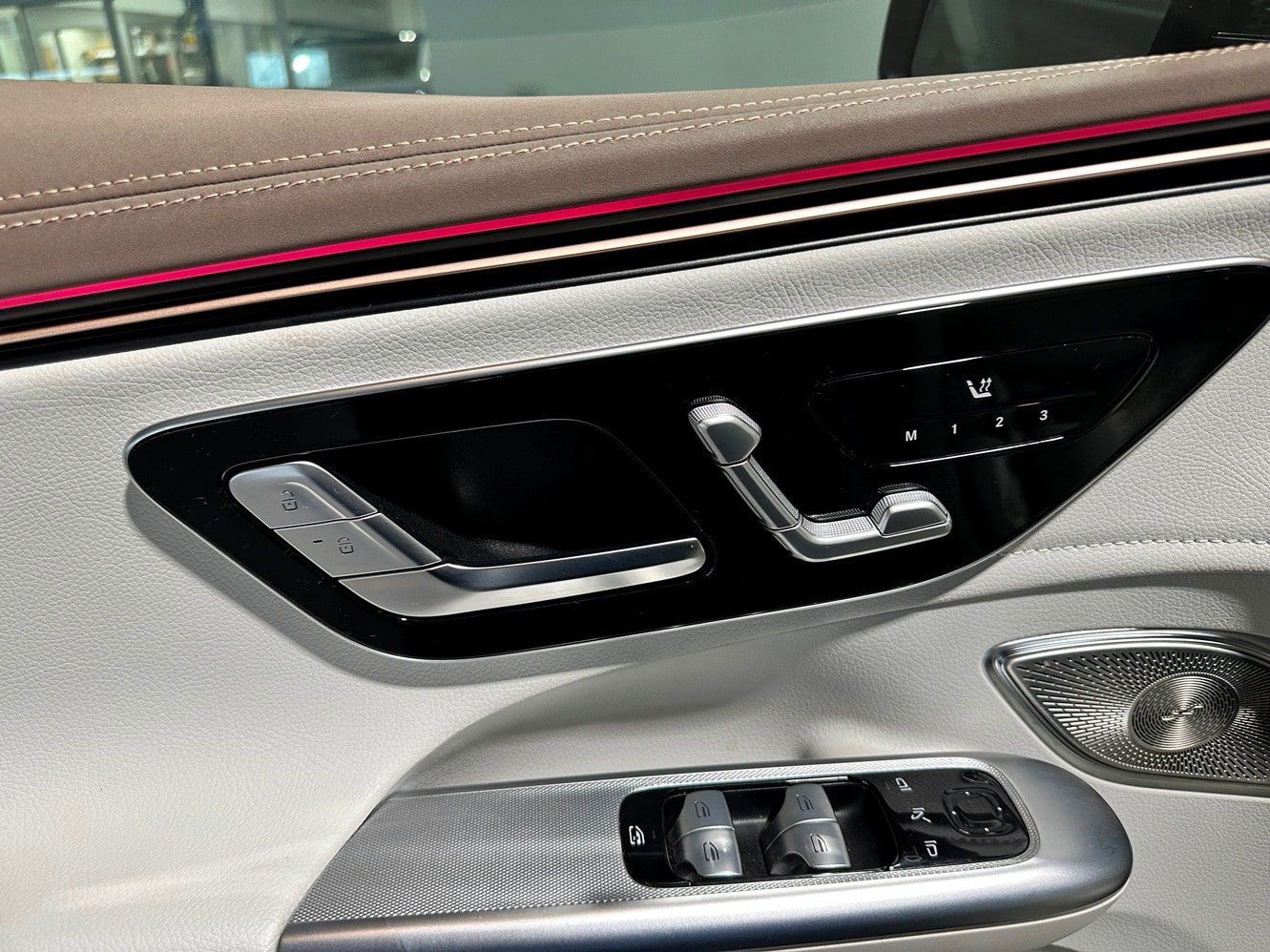 Used 2023 Mercedes-Benz EQE 500 4MATIC SUV image 12