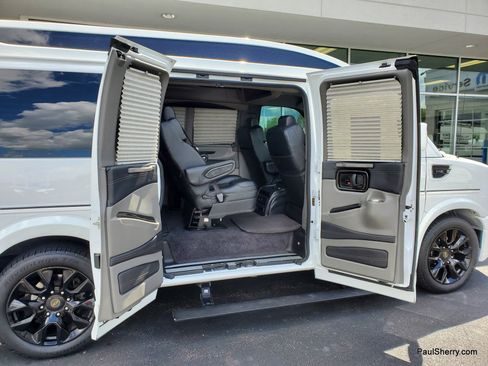 Used 2023 Chevrolet Express 2500 RWD image 23
