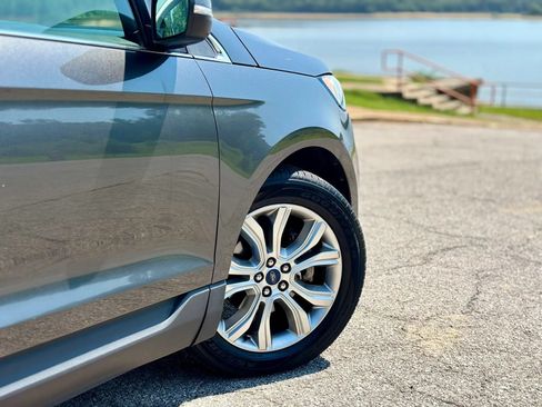 Used 2019 Ford Edge Titanium FWD image 5