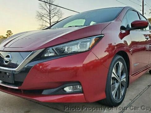 Used 2019 Nissan Leaf SV w/ SV Technology Package image 2