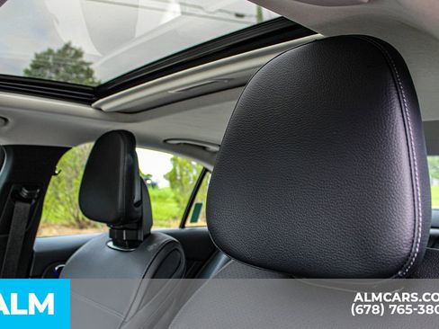 Used 2025 Mercedes-Benz C 300 Sedan image 19