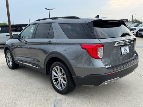 Used 2022 Ford Explorer XLT w/ Equipment Group 202A AWD/4WD image 7
