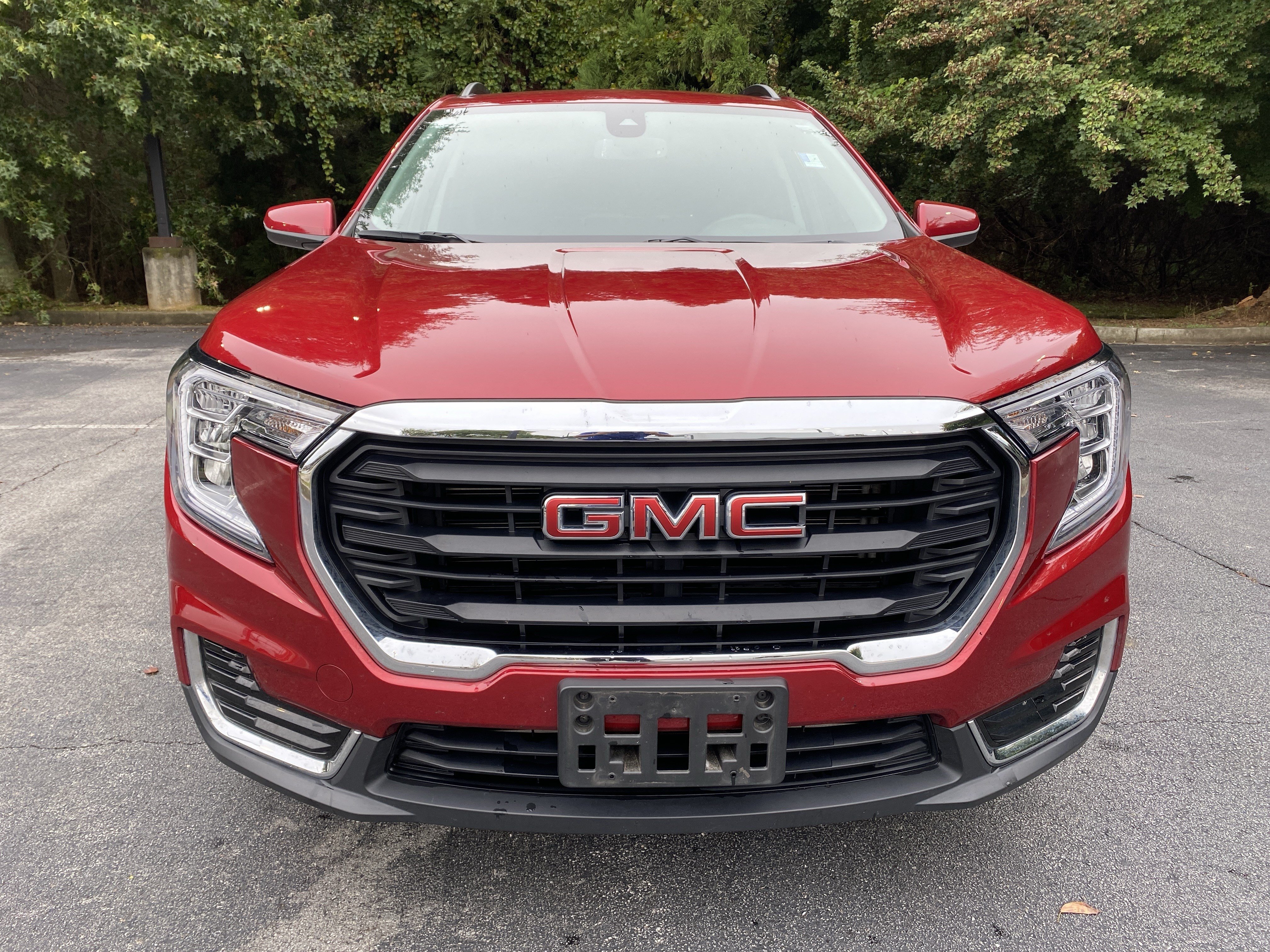 Used 2024 GMC Terrain SLE w/ Driver Convenience Package AWD/4WD image 3
