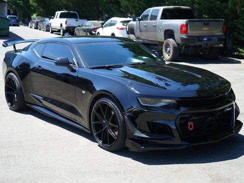 Used 2018 Chevrolet Camaro SS RWD image 7