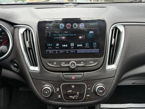 Used 2017 Chevrolet Malibu LT FWD image 12