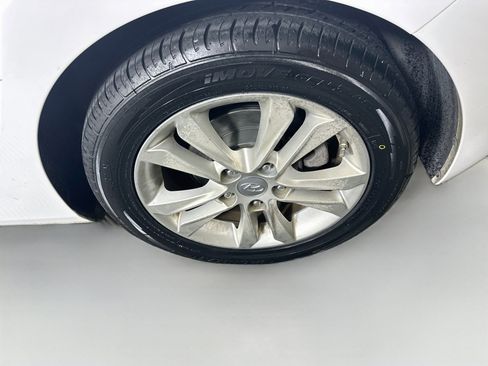 Used 2014 Hyundai Elantra GT FWD image 11