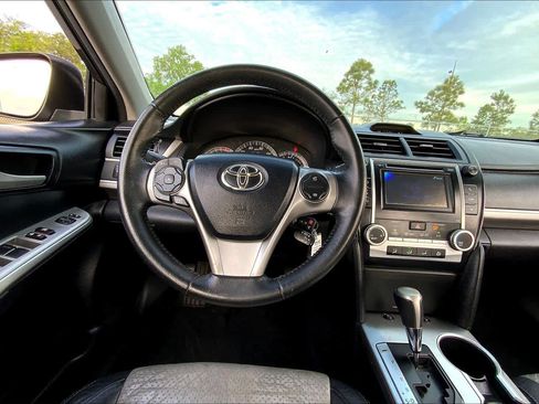 Used 2013 Toyota Camry SE image 6