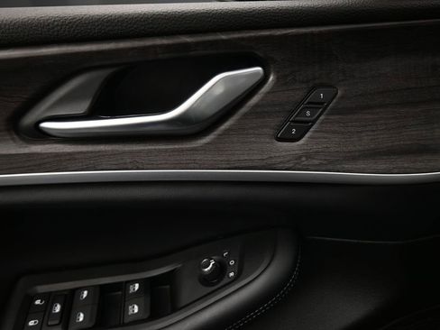 Used 2024 Jeep Grand Cherokee L Limited image 5