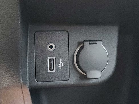 Certified 2025 Nissan Kicks Play S image 23