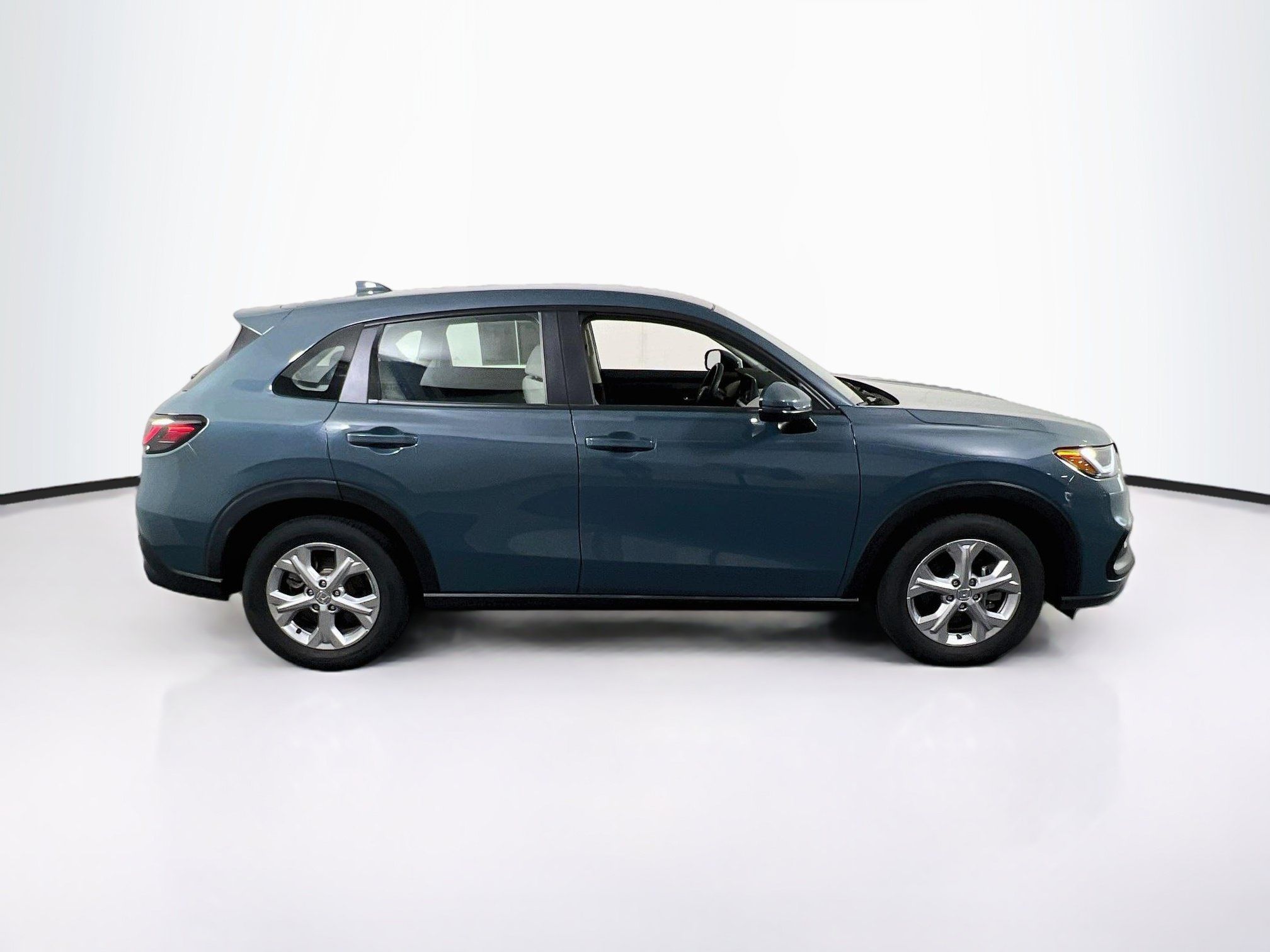 Used 2025 Honda HR-V LX image 4