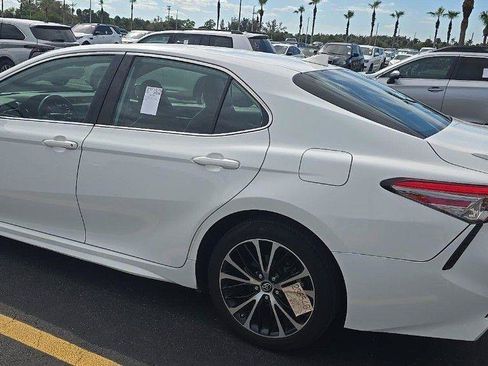 Used 2019 Toyota Camry SE FWD image 8