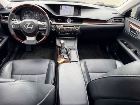 Used 2017 Lexus ES 350 w/ Luxury Package FWD image 19