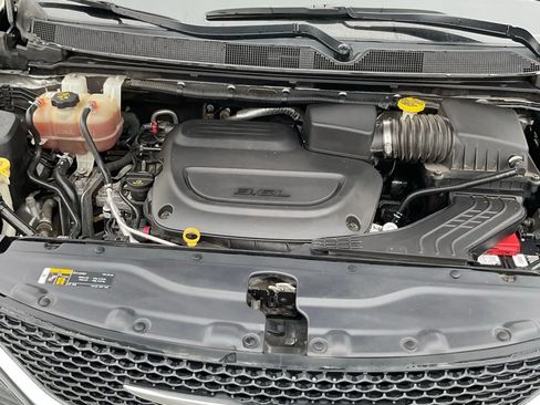 Used 2021 Chrysler Voyager Lxi image 16