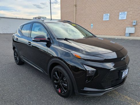Used 2023 Chevrolet Bolt EUV Premier w/ Sun & Sound Package FWD image 2