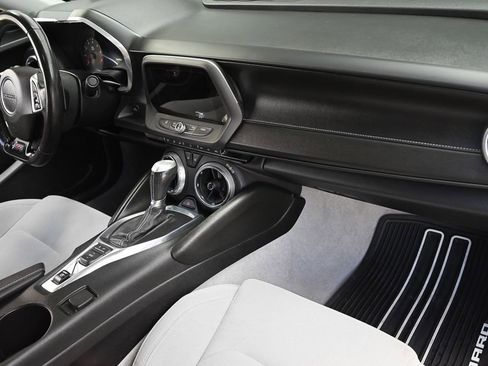 Used 2019 Chevrolet Camaro SS image 15