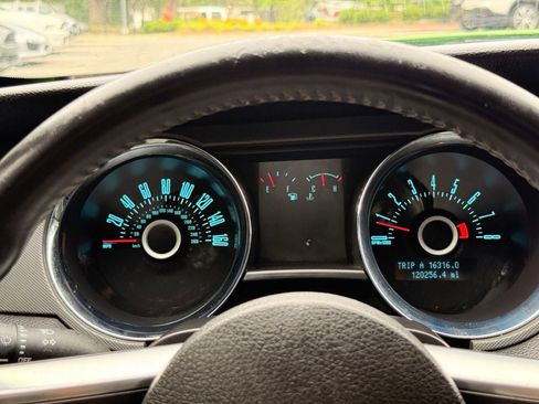 Used 2013 Ford Mustang Coupe RWD image 32