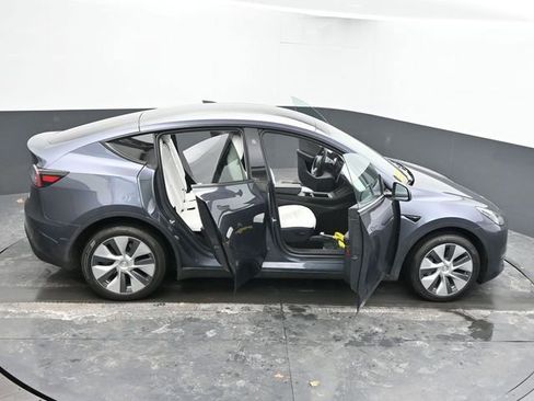 Used 2023 Tesla Model Y Long Range image 65