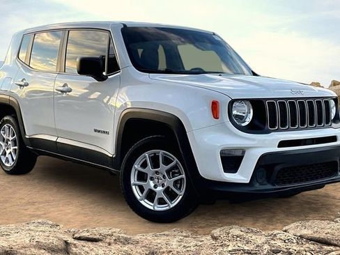 Used 2023 Jeep Renegade Latitude AWD/4WD image 12
