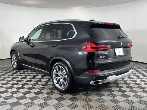 Used 2024 BMW X5 xDrive50e w/ Premium Package AWD/4WD image 9